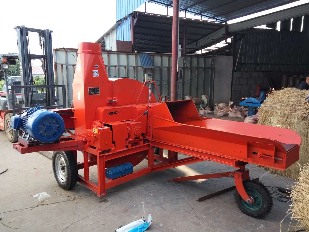 內(nèi)蒙古大型10噸鍘草機(jī)揉絲機(jī)視頻多少錢一臺(tái)？